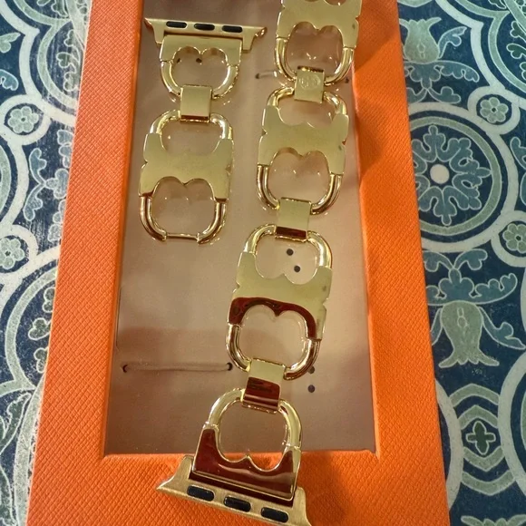 Tory Burch Apple Watch band gold tone - Picture 2 of 6